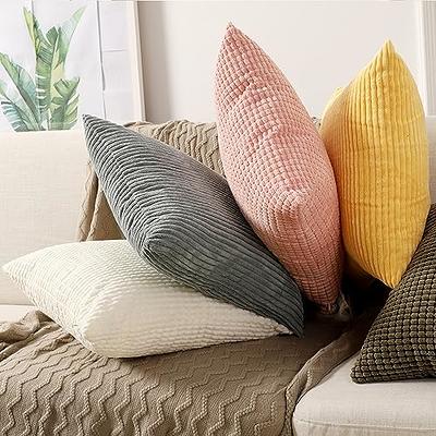 Green Throw Pillow Covers 18x18, Set of 4 Soft Chenille Decorative Throw  Pillowcases Square Pillow Covers Home Decor for Couch Sofa Bed Living Room, Pillow  Inserts Not Included(Green)