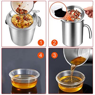 Oil Strainer Pot Grease Can 2L / 67.6 fl oz Food Strainer Stainless Steel Oil Storage Container with Fine Mesh Strainer Dust-proof Lid Non-Slip Tray F