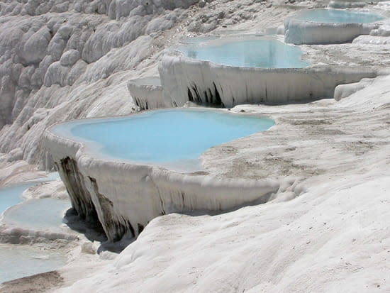 قلعة القطن Autres-montagnes-pamukkale-turquie-1456415058-709368