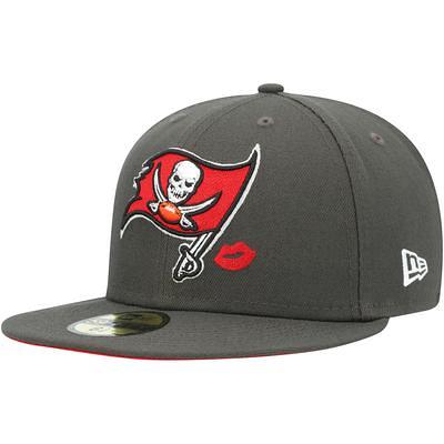 Tampa Bay Buccaneers New Era Pewter/Red 2022 Sideline Cuffed Pom Knit Hat