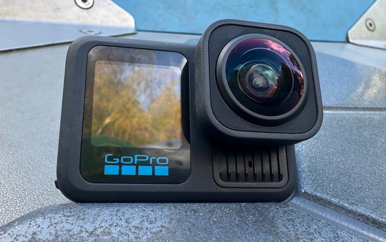 GoPro Hero 13 Black 玩換鏡頭，同時新增磁吸底座和磁吸充電