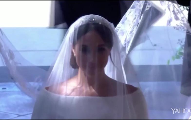 Royal Wedding Meghan walks down the aisle