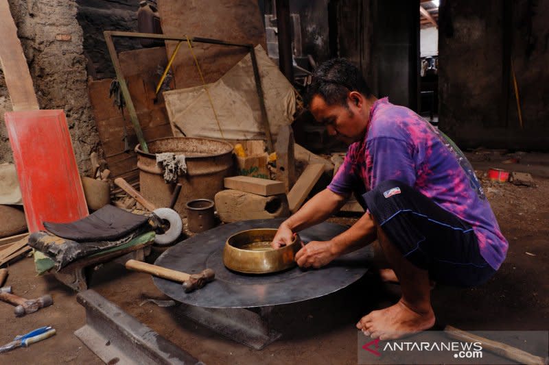  Kerajinan  gamelan Bantul banyak dipesan pelanggan dari 