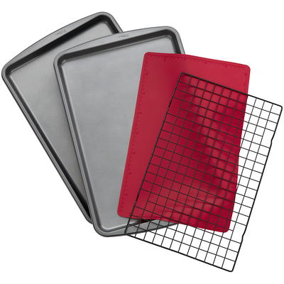 Naturals® Quarter Sheet with Oven-Safe Nonstick Grid