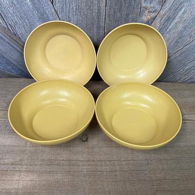 Tupperware, Kitchen, Set Of 2 Vintage Tupperware Bowls With Lids