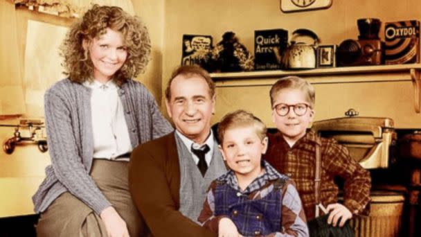 PHOTO: Peter Billingsley, Melinda Dillon, Darren McGavin, and Ian Petrella poses for a cast photo for the movie 'A Christmas Story.' (Metro-Goldwyn-Mayer (MGM))