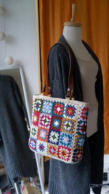 Boho-chic crochet bag