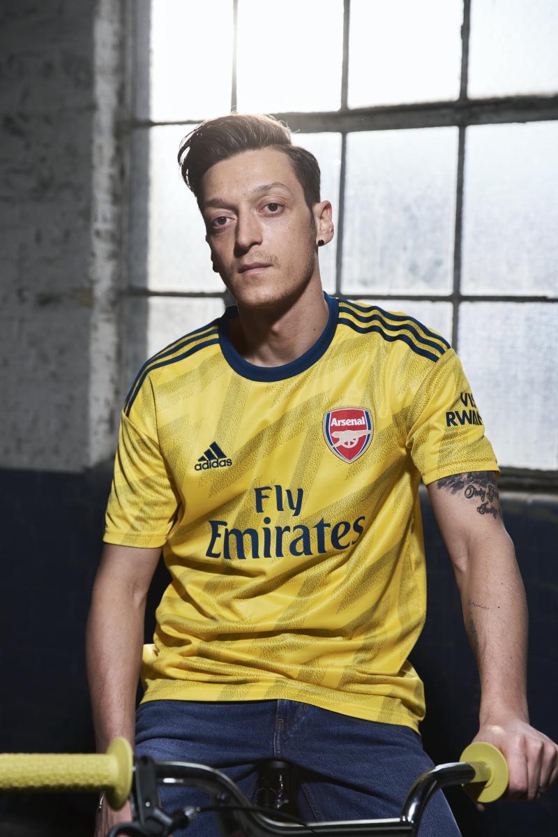 arsenal yellow away kit 1990s