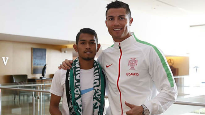 Martunis (kiri) dan Cristiano Ronaldo