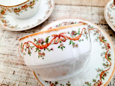 Set of four gold-plated porcelain espresso cups and saucers