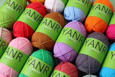 Noouwar 3 Pack Yarn for Crocheting - Crochet and Knitting Yarn for  Beginners with Easy-to-See Stitches - Cotton-Nylon Blend Beginner Yarn for