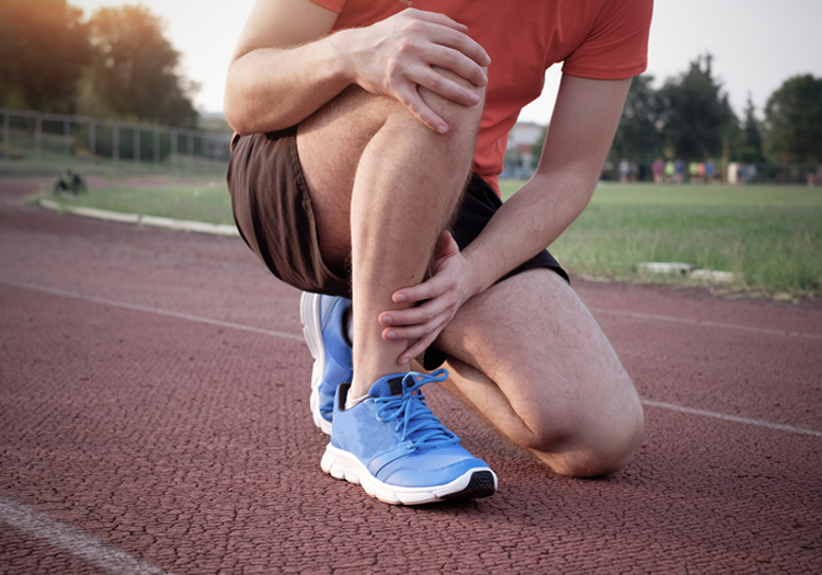 跑步騎車時膝蓋好痛 原來是髂脛束症候群找上門！