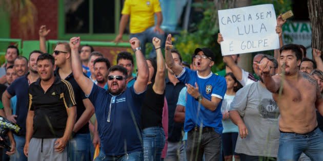 A caravana do ex-presidente Lula pelo Sul do País foi recebida com manifestações contrárias desde o seu 1º dia.