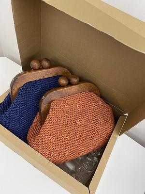 Parcel with coin purse. 3D rendering - Stock Illustration [103108590] -  PIXTA