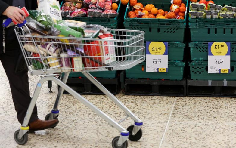 英國食品通脹急降 聖誕消費新高