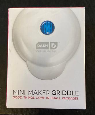  DASH Mini Maker Electric Round Griddle for Individual Pancakes,  Cookies, Eggs & other on the go Breakfast, Lunch & Snacks with Indicator  Light + Included Recipe Book - Silver: Home 