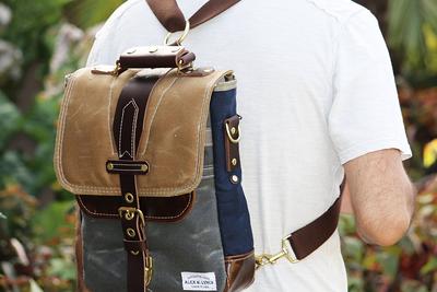 Grey Messenger Bag in Waxed Canvas / Musette With Adjustable Shoulderstrap  UNISEX 