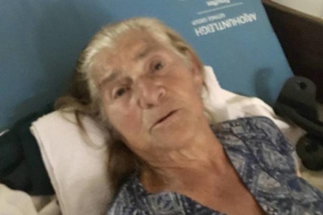 Avó de Michelle Bolsonaro aguardou 2 dias em uma maca no corredor do hospital para fazer uma cirurgia de urgência. (Foto: FolhaPress)