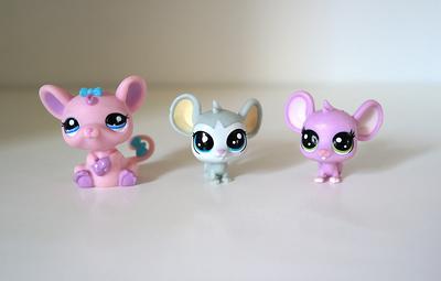 BUNNY RABBIT #2147 - Authentic Littlest Pet Shop - Hasbro LPS