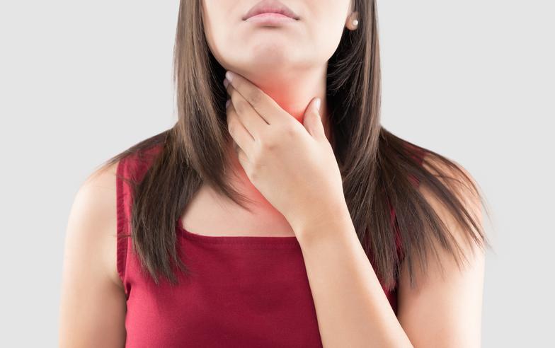單側喉嚨痛1個月恐是癌！8要點認識你的「扁桃腺」