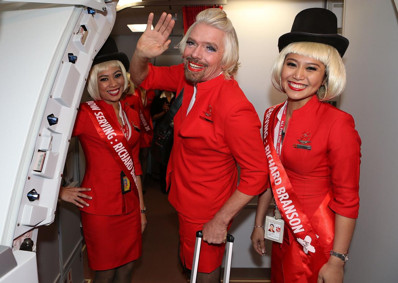 \u0026#39;Air stewardess\u0026#39; billionaire loses bet to Air Asia chief