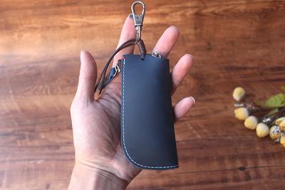 Leather key holder with pull strap, keychain, key pouch, handmade key case