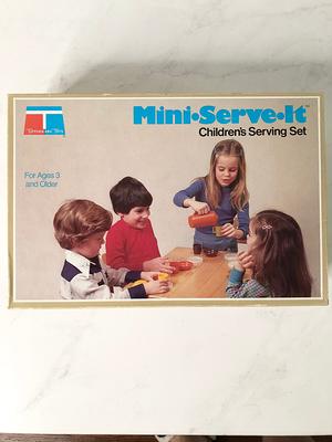 Vintage Kids Tupperware Serving Set