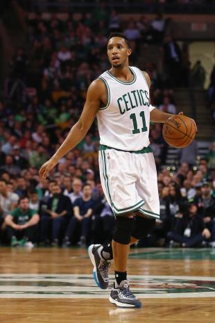 Evan Turner says the out-of-fashion mid-range game is 'the future' Memphis-grizzlies-v-boston-celtics-20160310-025533-895