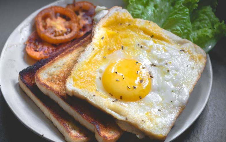 不到中午就又累又餓？　營養師分享3種「高蛋白早餐」組合