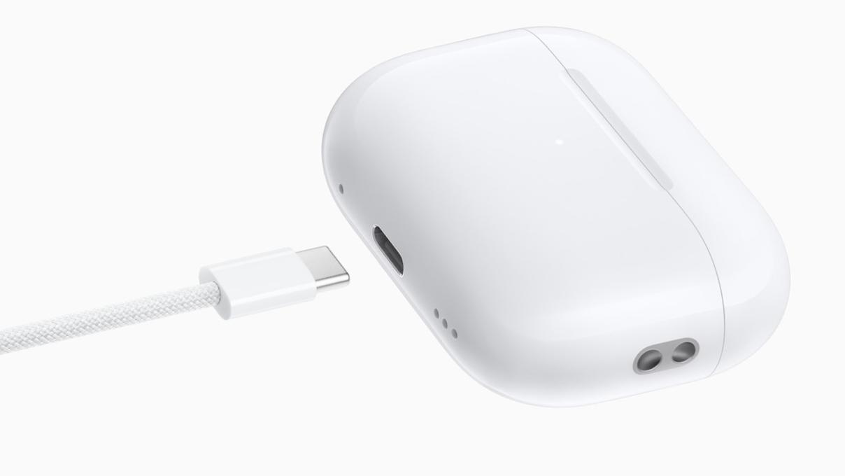 USB-C 版 AirPods Pro 在搭配 Vision Pro 使用時能以低延遲傳輸 20-bit 48kHz 無損音訊