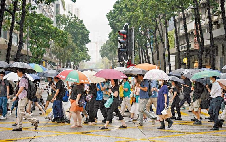 機管局稱日後與運署商討颱風交通安排｜港大校委會設專責組調查張翔｜恒大停重組境外債主促交代｜柳俊江疑與同居女友結束三年情｜10 月 10 日・Yahoo 早報