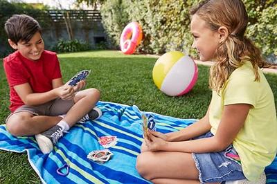 UNO Flip! Splash Card Game for Kids, Adults & Family Night with  Water-Resistant Double-Sided Cards