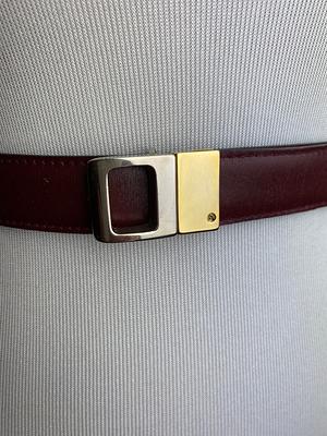 Vintage brown leather belt w/ gold buckle