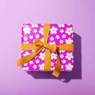 Pastel Hot Pink Daisy Birthday Wrapping Paper