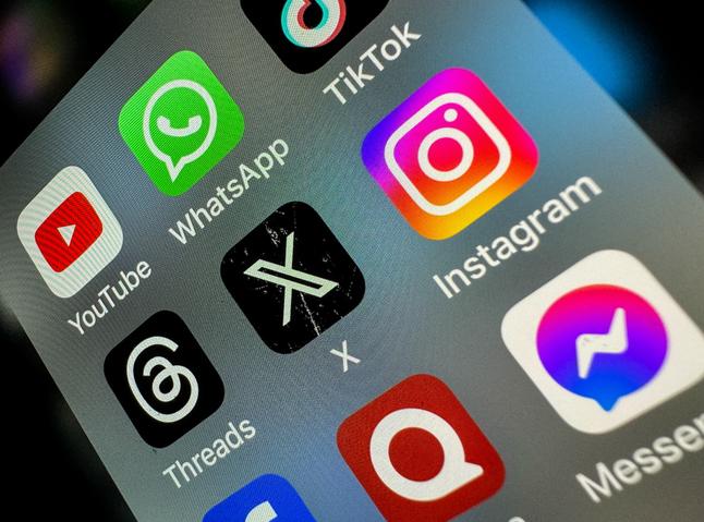 https://hk.news.yahoo.com/apple-says-it-was-ordered-it-to-remove-whatsapp-and-threads-from-china-app-store-070702064.html