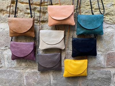 WHAT'S IN MY BAG? TELFAR SMALL SHOPPING BAG (TAN) | LEMOMLIFE™ - YouTube