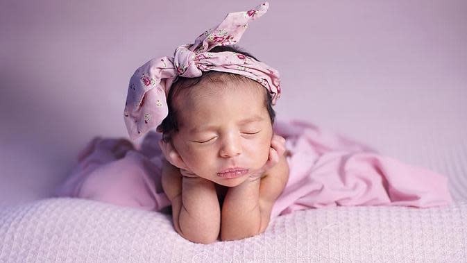 Gaya Anak Selebriti saat Pemotretan Baby Born. (Sumber: Instagram.com/tanianadiraa)