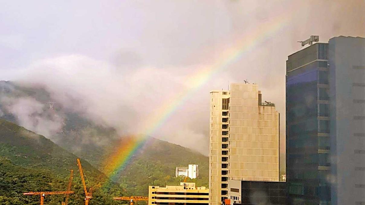 首次預告改發更高暴雨警告 天文台今年首發紅雨信號