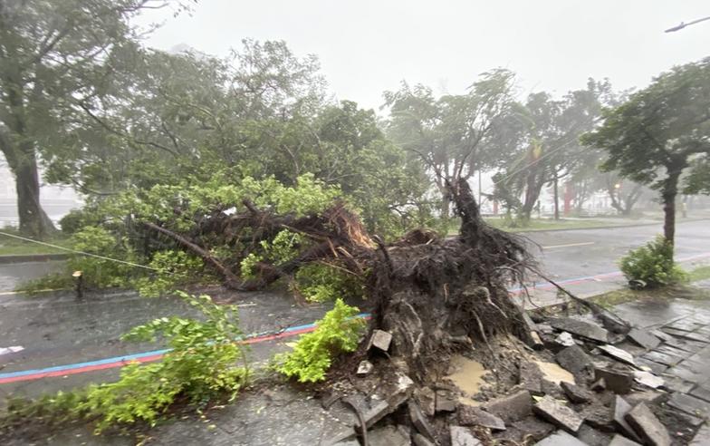 【本日焦點】山陀兒解除警報 中心近似滯留／東港安泰醫院大火 增至9死／視訊上課學生哀號 教育局發聲