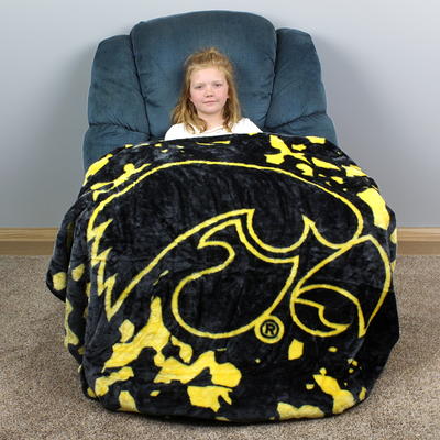 College Covers Iowa Hawkeyes Huge Raschel Throw Blanket, Bedspread, 86 x  63 - Yahoo Shopping