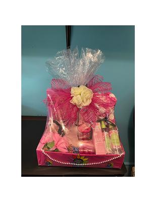 BECTA Design - New Mom Gift Basket. Each Beautifully Prepared Gift Set Contains 5 Hand Picked Essentials for Expecting Mothers. The Perfect Gifts