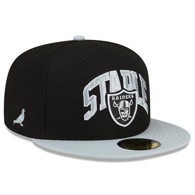 New Era Men's Las Vegas Raiders Classic 39Thirty Chrome Stretch