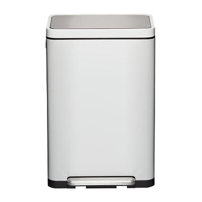 Rubbermaid FG614600WHT 92 Qt. / 23 Gallon Mobile White Rectangular