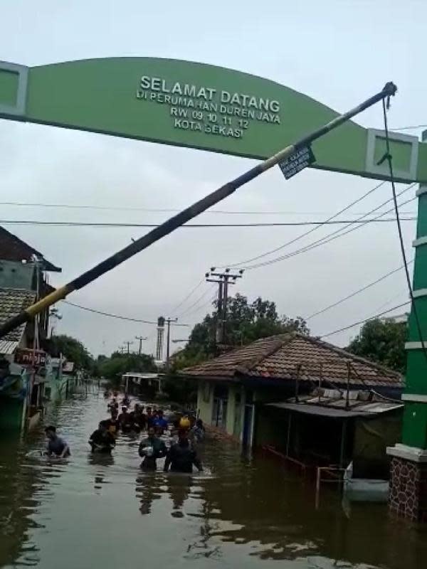 Banjir Tak Kunjung Surut Warga Bekasi Bingung Cari Lokasi