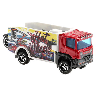 Hot Wheels Monster Trucks, Transporter and Track with 1:64 Scale