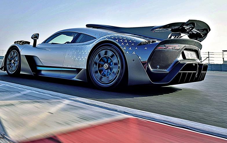 1,063匹馬力，0-200km/h 7秒，極速352km/h。道路版F1超級跑車AMG ONE全球首發亮相！