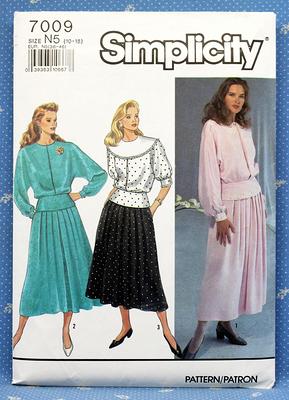 Uncut Mccalls Sewing Pattern 11044 8215 Fit & FLARED DRESSES