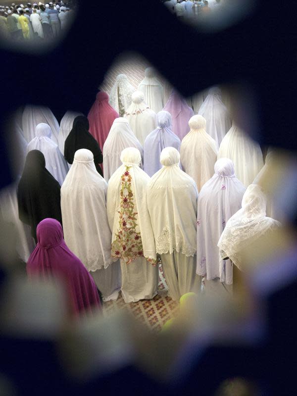 Tata Cara Sholat yang Benar bagi Wanita, Pahami Ketentuannya