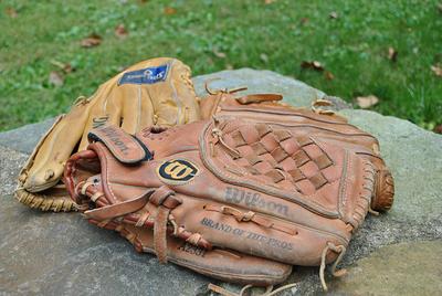 Vintage Baseball Gloves & Mitts