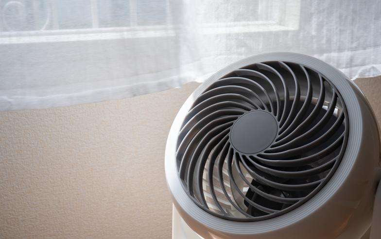 循環扇擺對位置幫冷氣降溫、省電 4種用法促進空氣循環